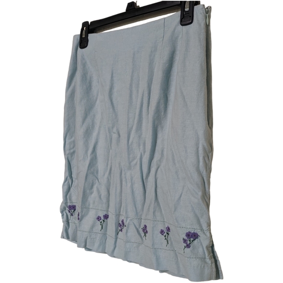 Vintage warm baby blue pencil skirt with purple flower embroidery on hem - Picture 2 of 10